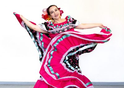 Ada con traje de Sinaloa